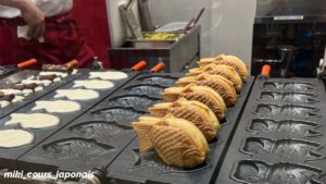 たいやき gâteau japonais en forme de poisson texte japonais